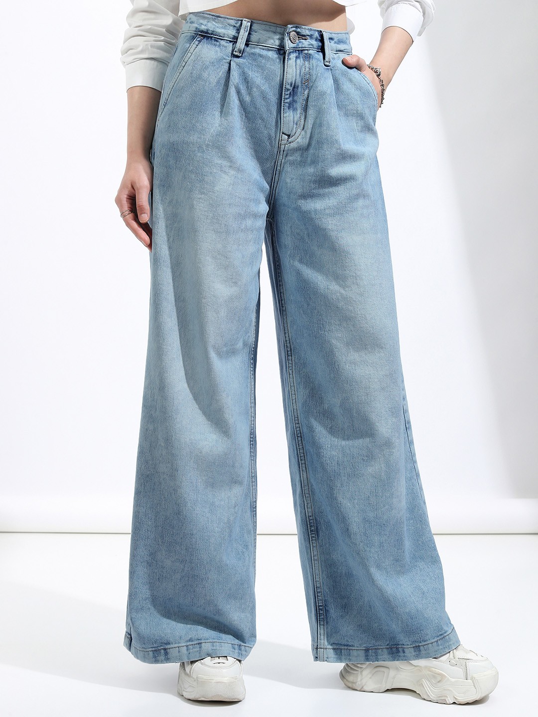 

Tokyo Talkies Women Flared Heavy Fade Stretchable Jeans, Blue
