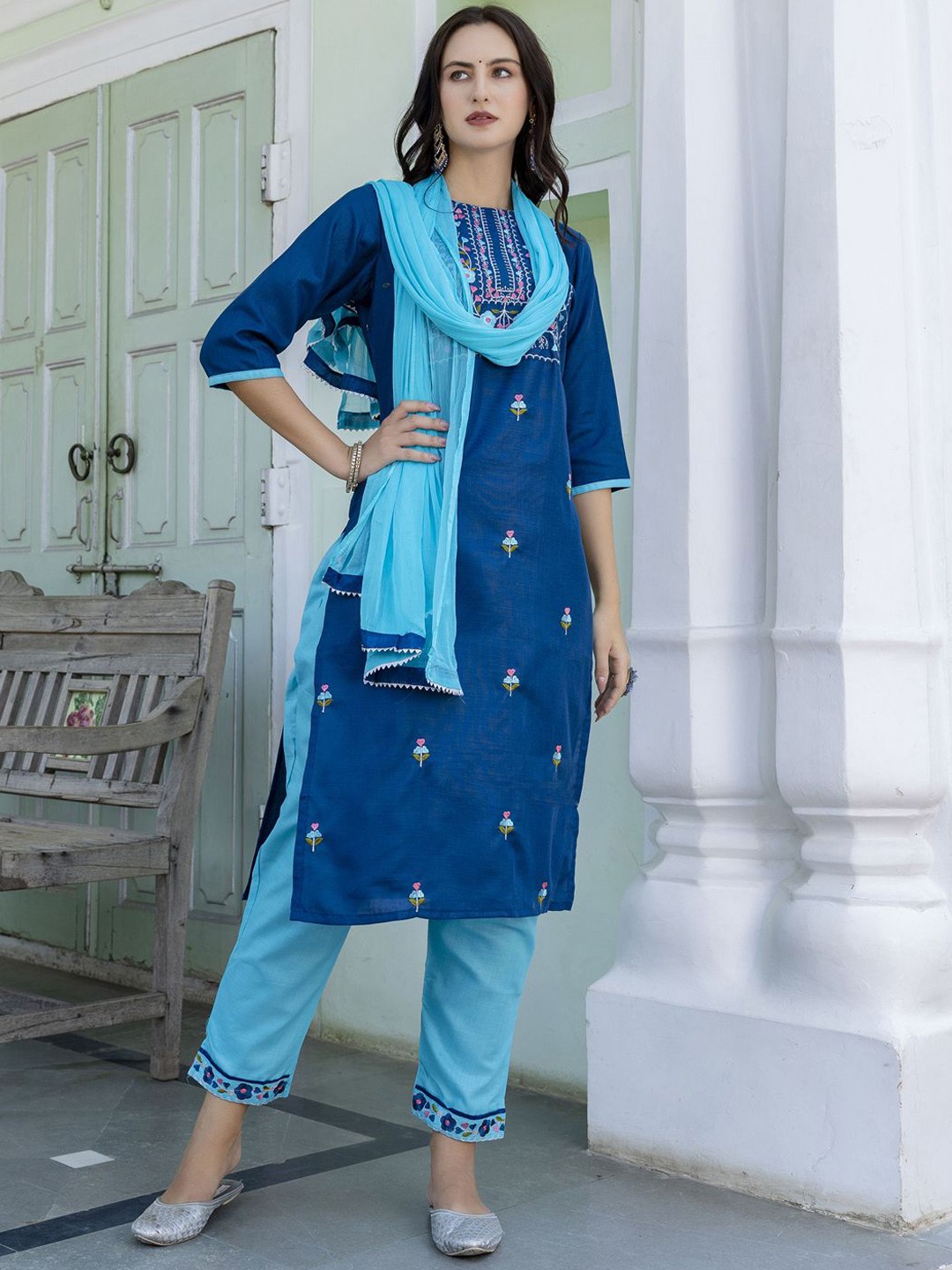 

VredeVogel Floral Embroidered Round Neck Three-quarter Sleeves Kurta & Trouser & Dupatta, Blue