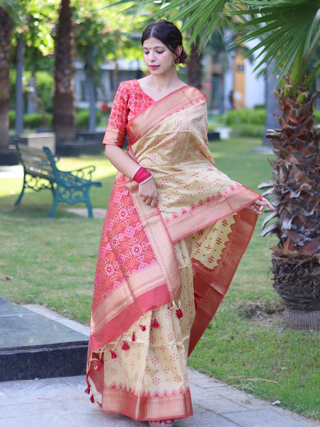 

Kandora Bandhani Zari Pure Silk Tussar Saree, Beige