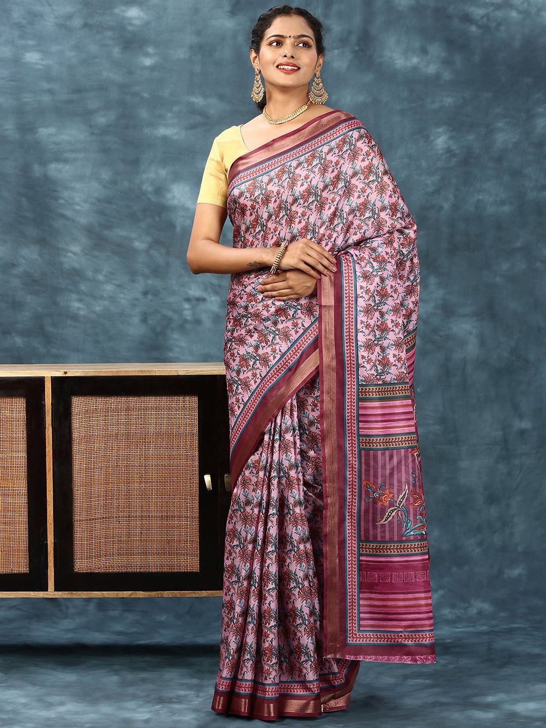 

Ramraj Ethnic Motifs Zari Silk Blend Saree, Pink