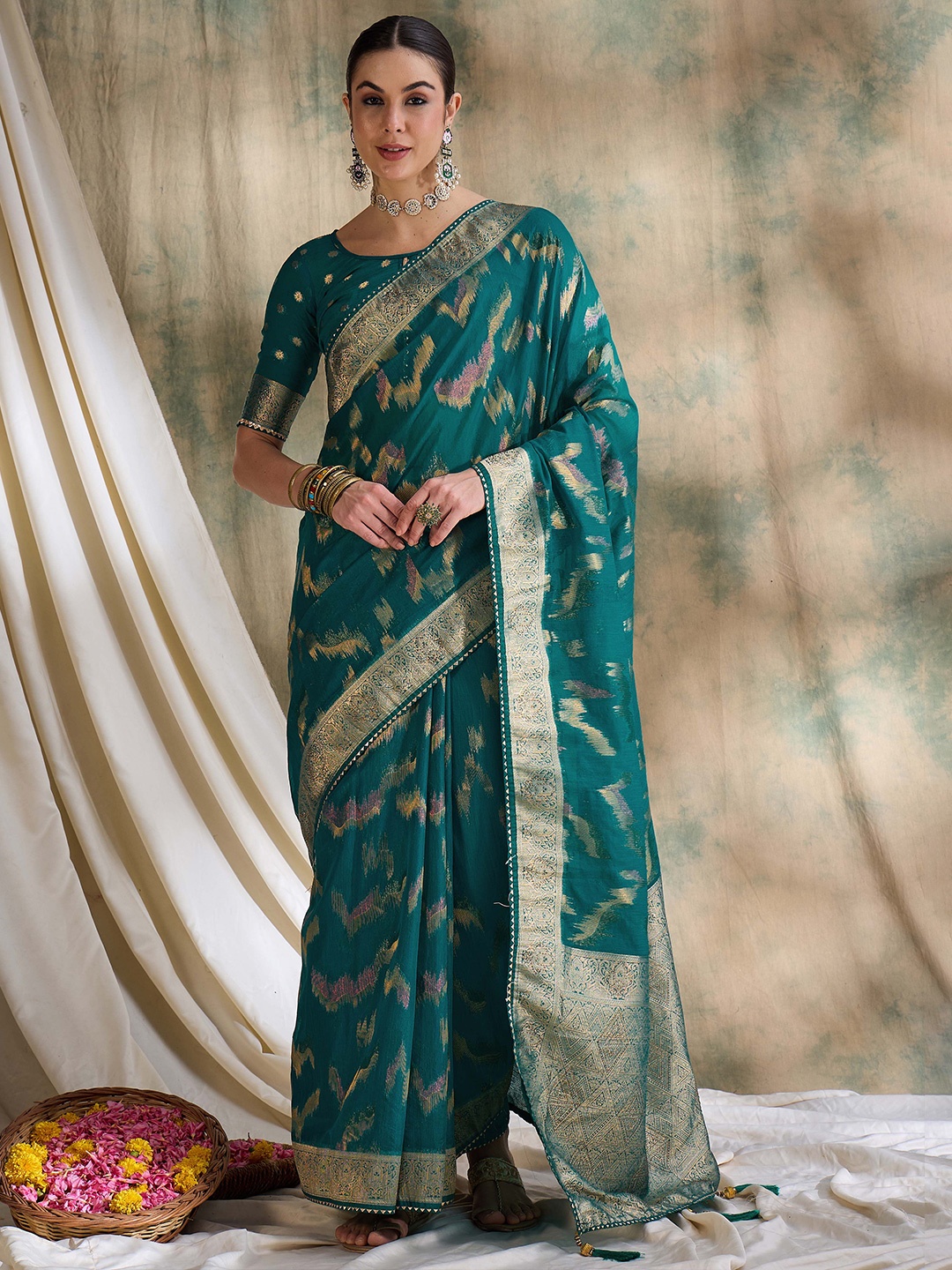 

Sangria Woven Design Saree With Blouse, Teal