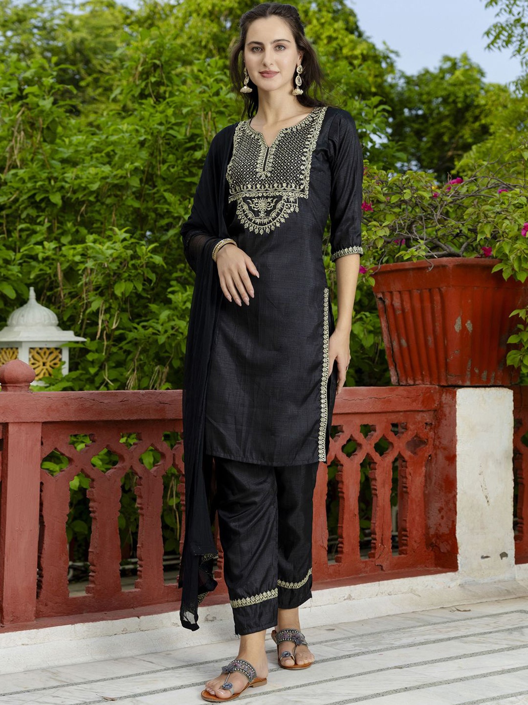 

VredeVogel Floral Embroidered Regular Straight Kurta With Trouser With Dupatta, Black