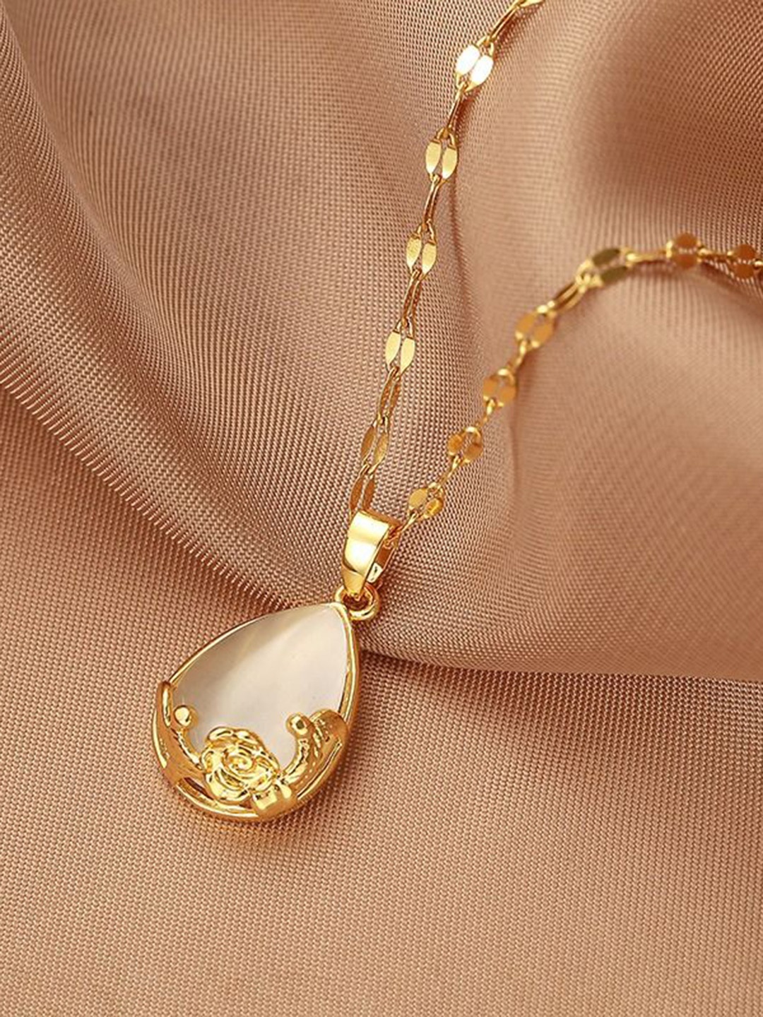 

MYKI Gold-Plated Stainless Steel Teardrop Pendant With Chain