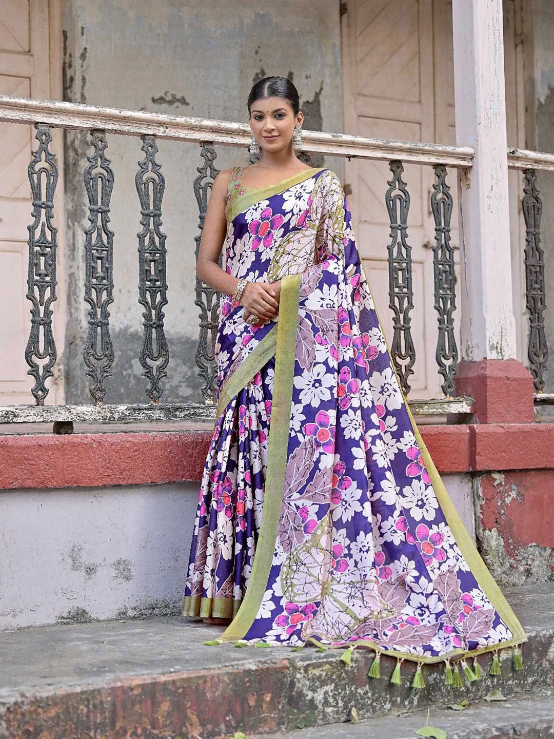 

Kandora Floral Printed Pure Silk Saree, Navy blue