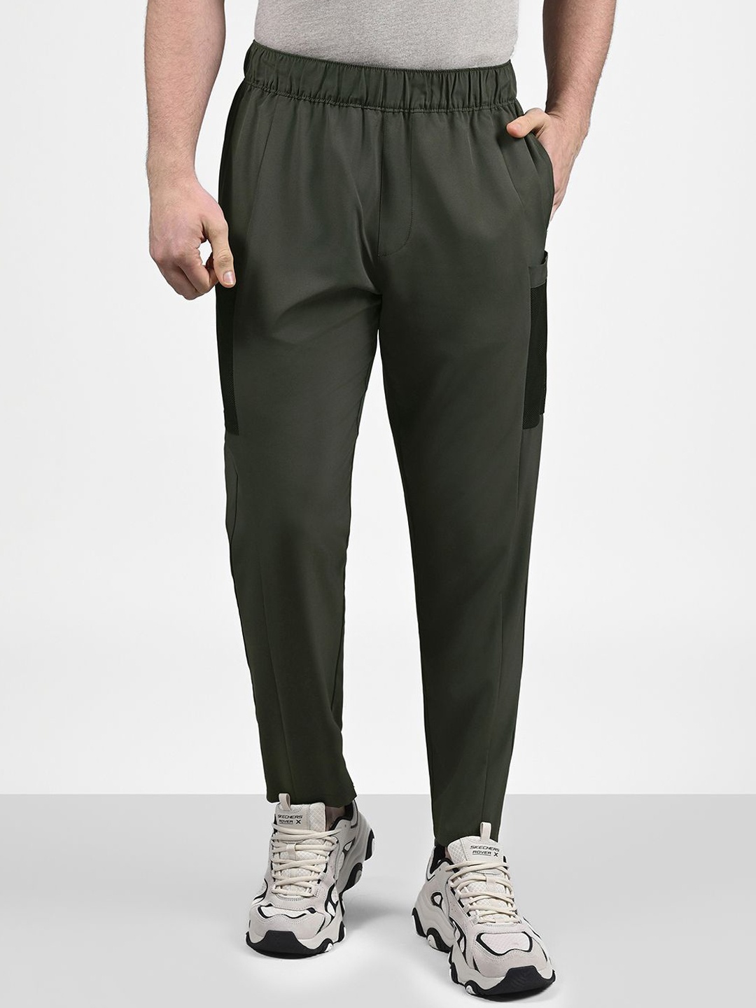 

Skechers Men OASIS UTILITY BTM Regular Fit Track Pants, Black