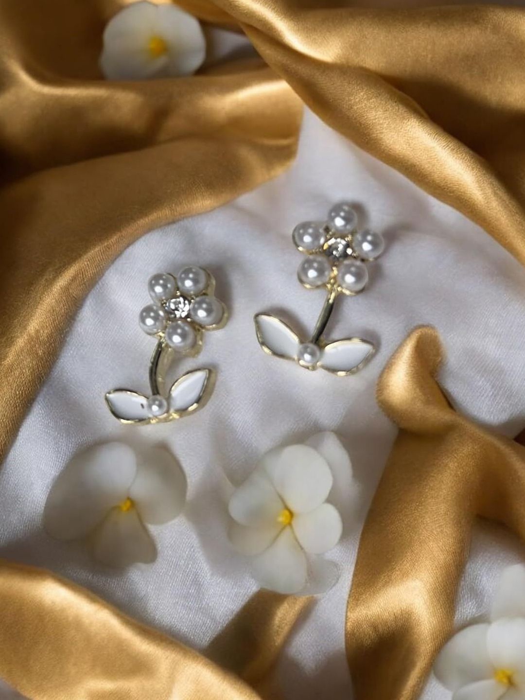 

FIMBUL Gold Plated Floral Studs
