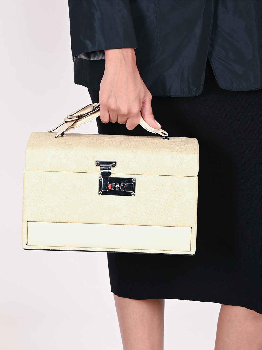 

ODETTE Animal PU Bucket Handheld Bag with Bow Detail, Off white