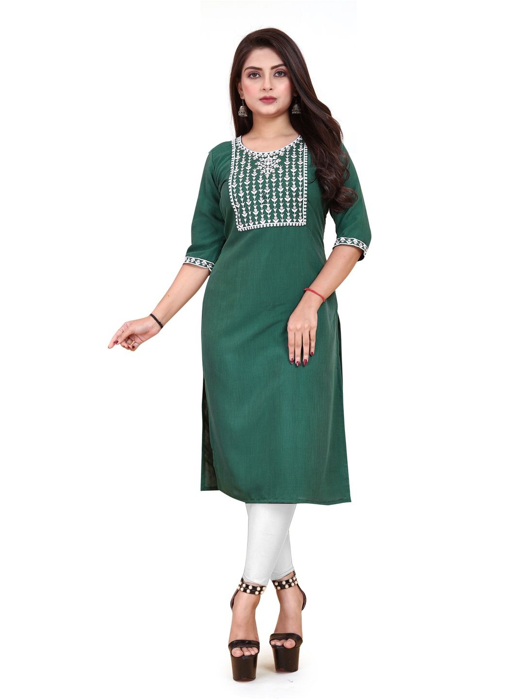 

AKK ENTERPRISE Floral Embroidered Straight Kurta, Green