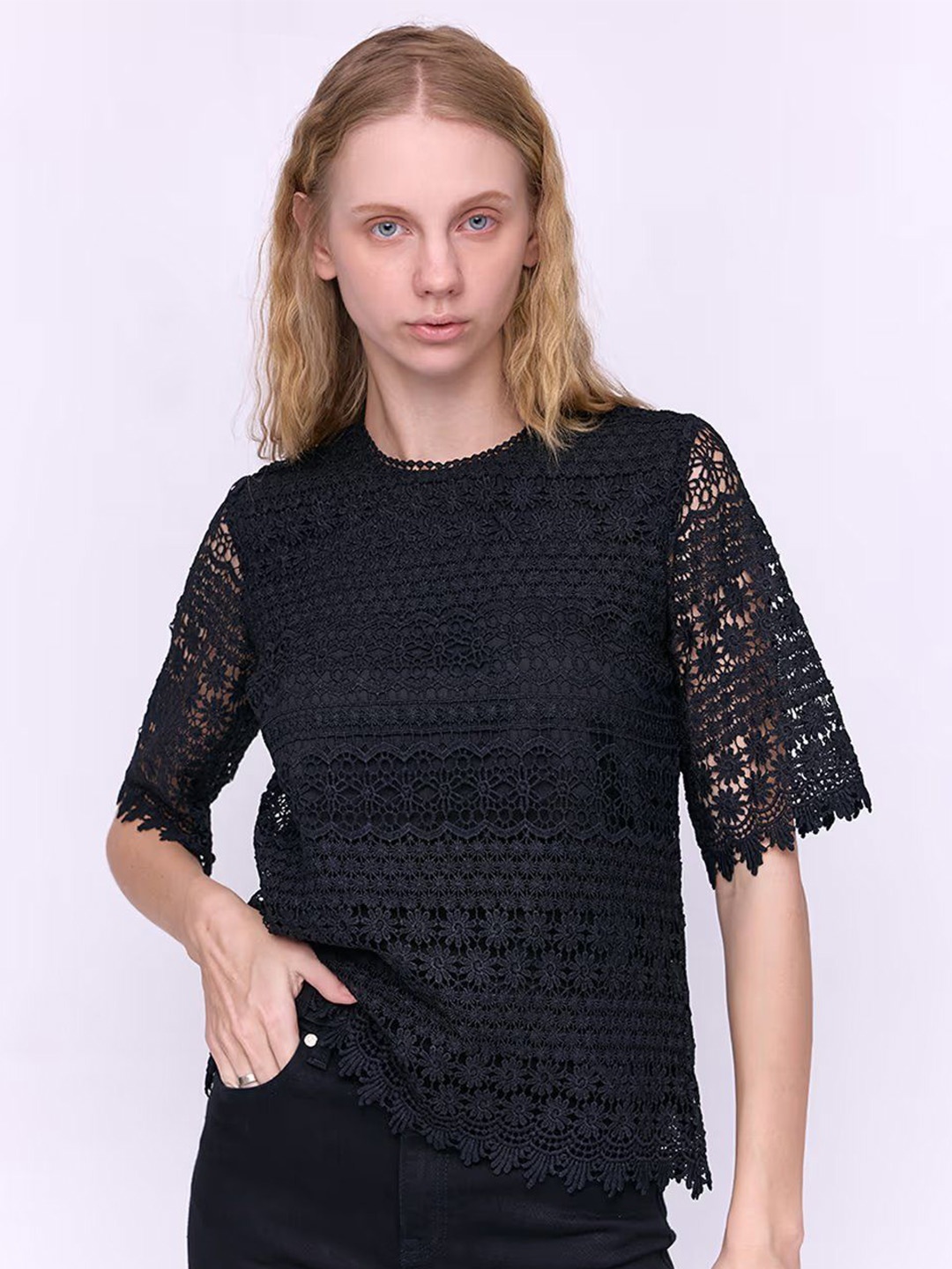 

COVER STORY Lace Top, Black