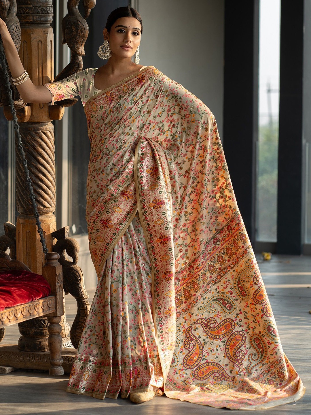 

MAHALASA Women Ethnic Motifs Pure Silk Saree, Beige