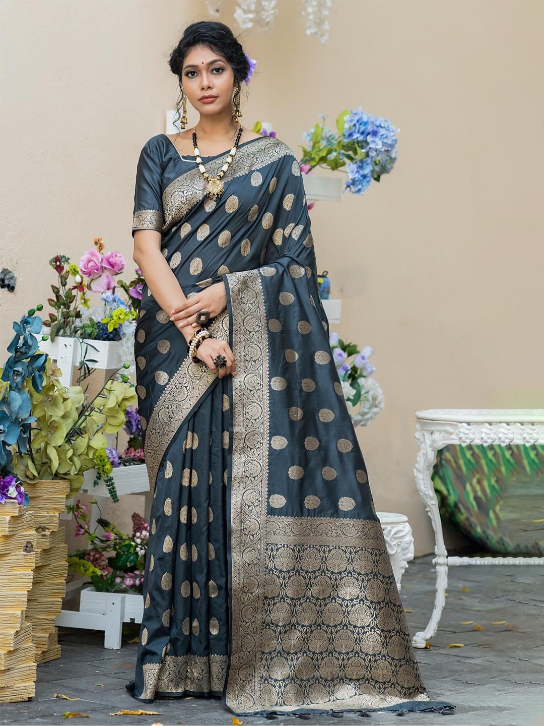 

Kandora Woven Design Zari Pure Silk Banarasi Saree, Grey