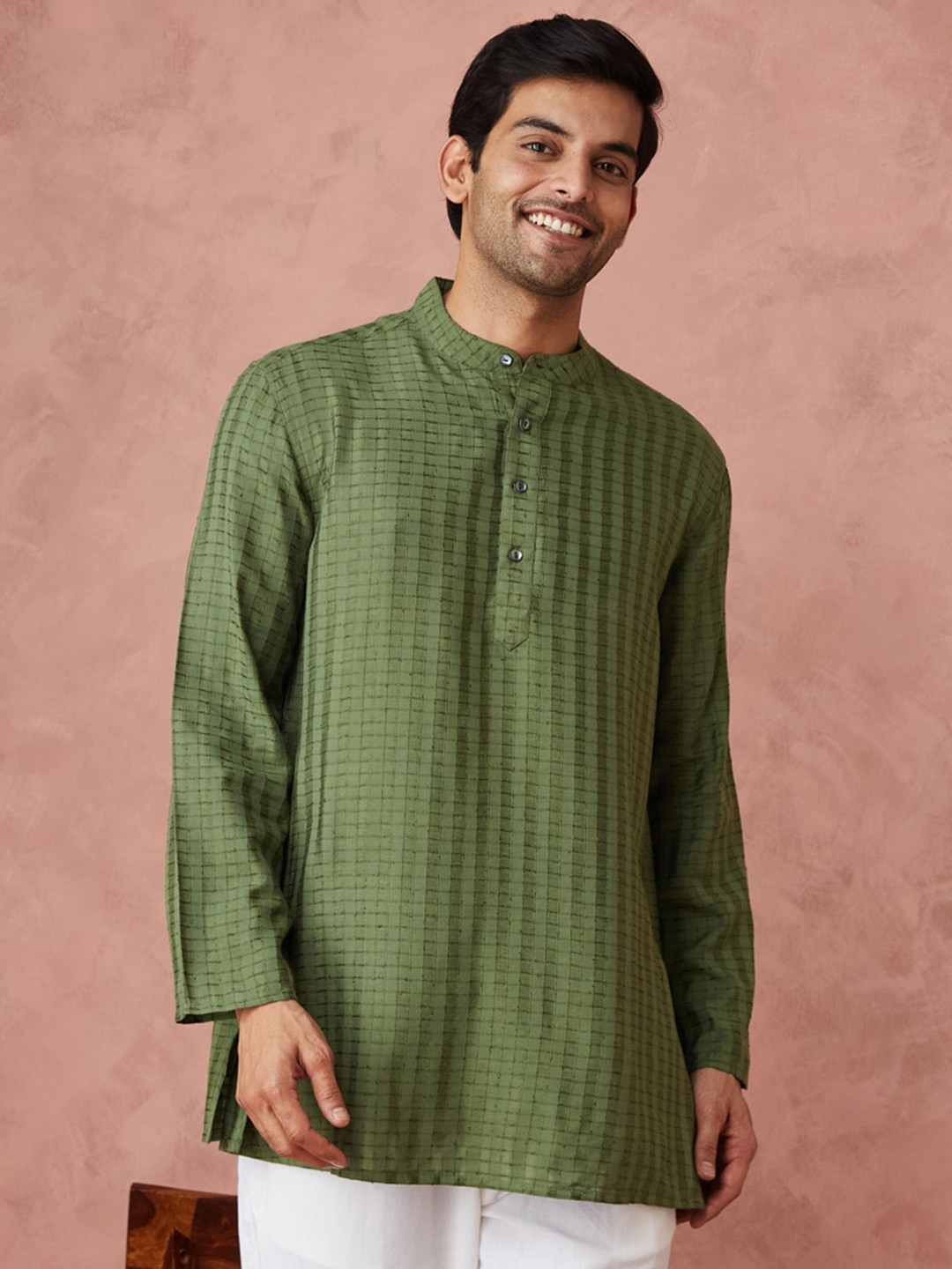 

Fabindia Men Mirror Work Kurta, Green