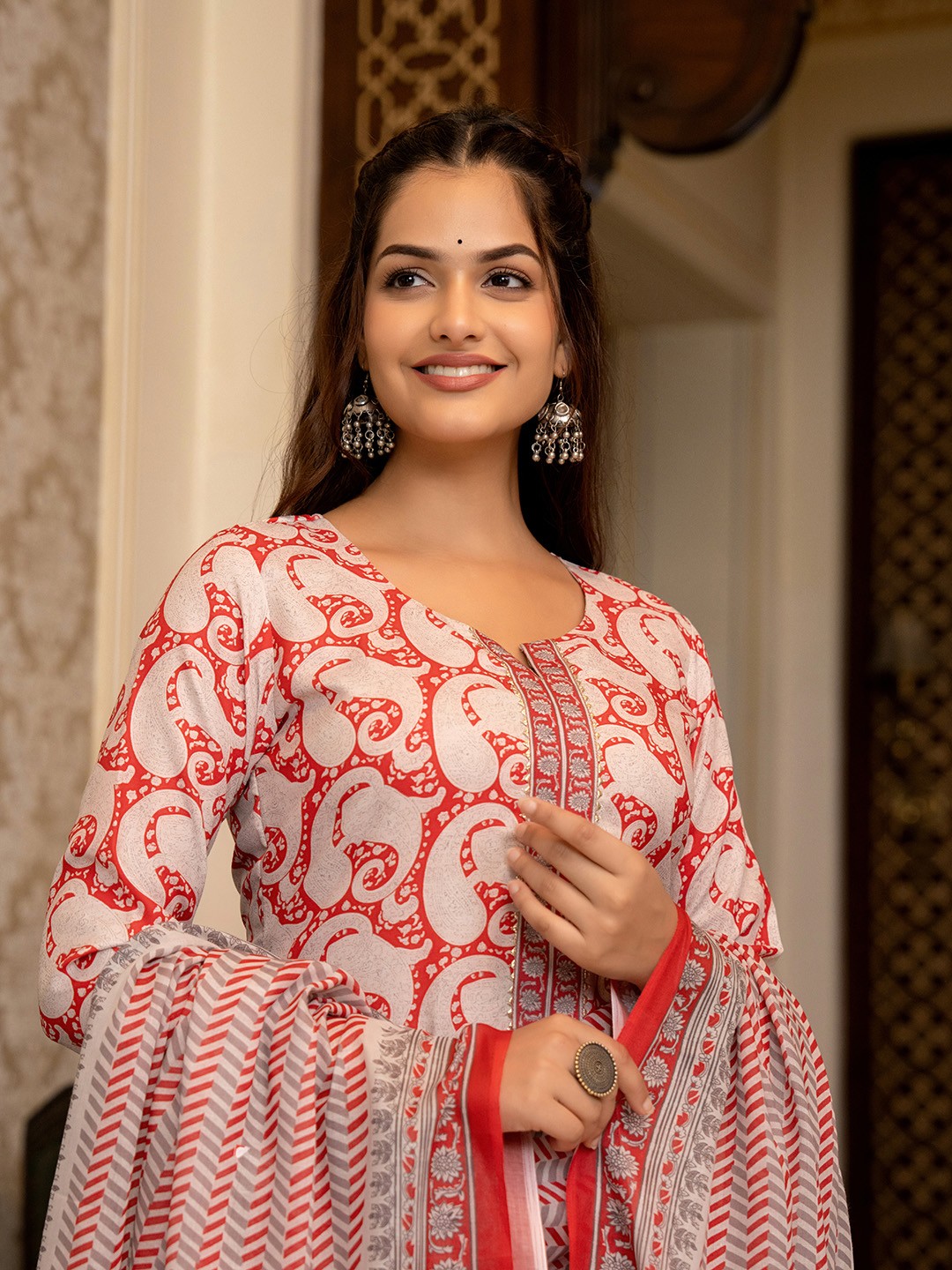 

AHIKA Women Paisley Printed Kurta with Trousers & With Dupatta, Red