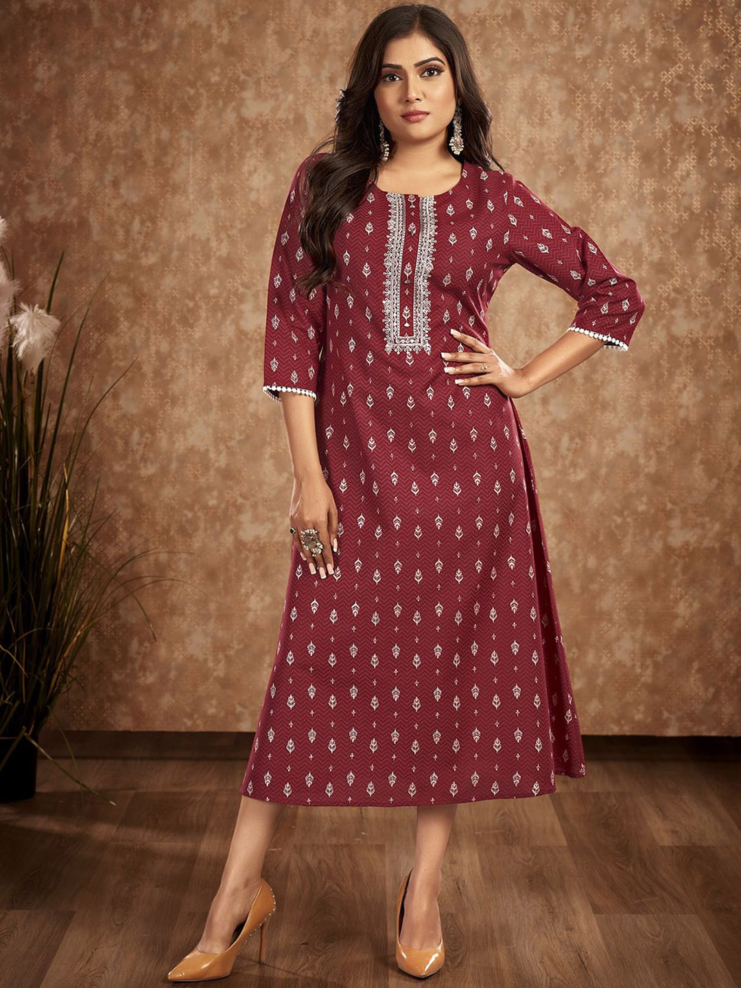 

Laxmipati Women Floral Embroidered Summer Sheers Kurta, Maroon