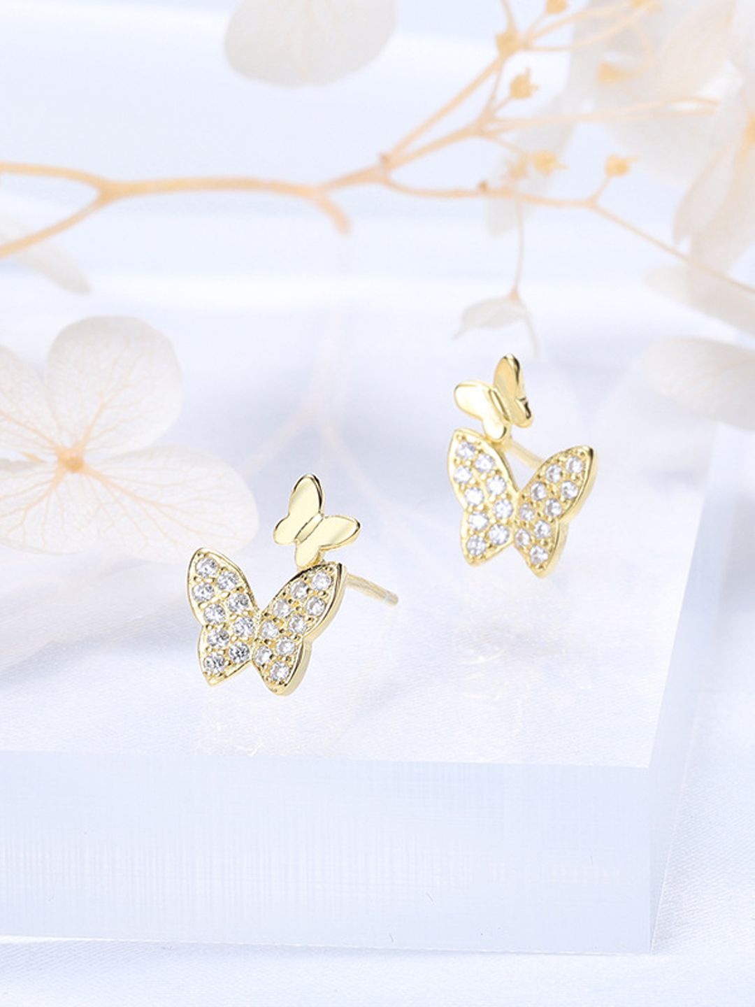 

FIMBUL Gold Plated Animal Shaped Antique Studs