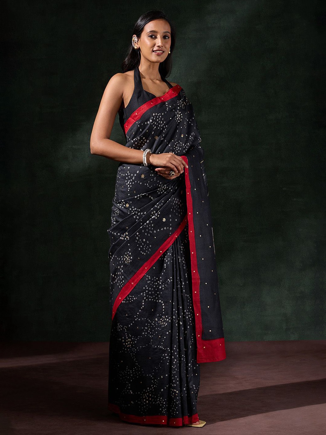 

Taneira Abstract Printed Sequinned Saree, Black
