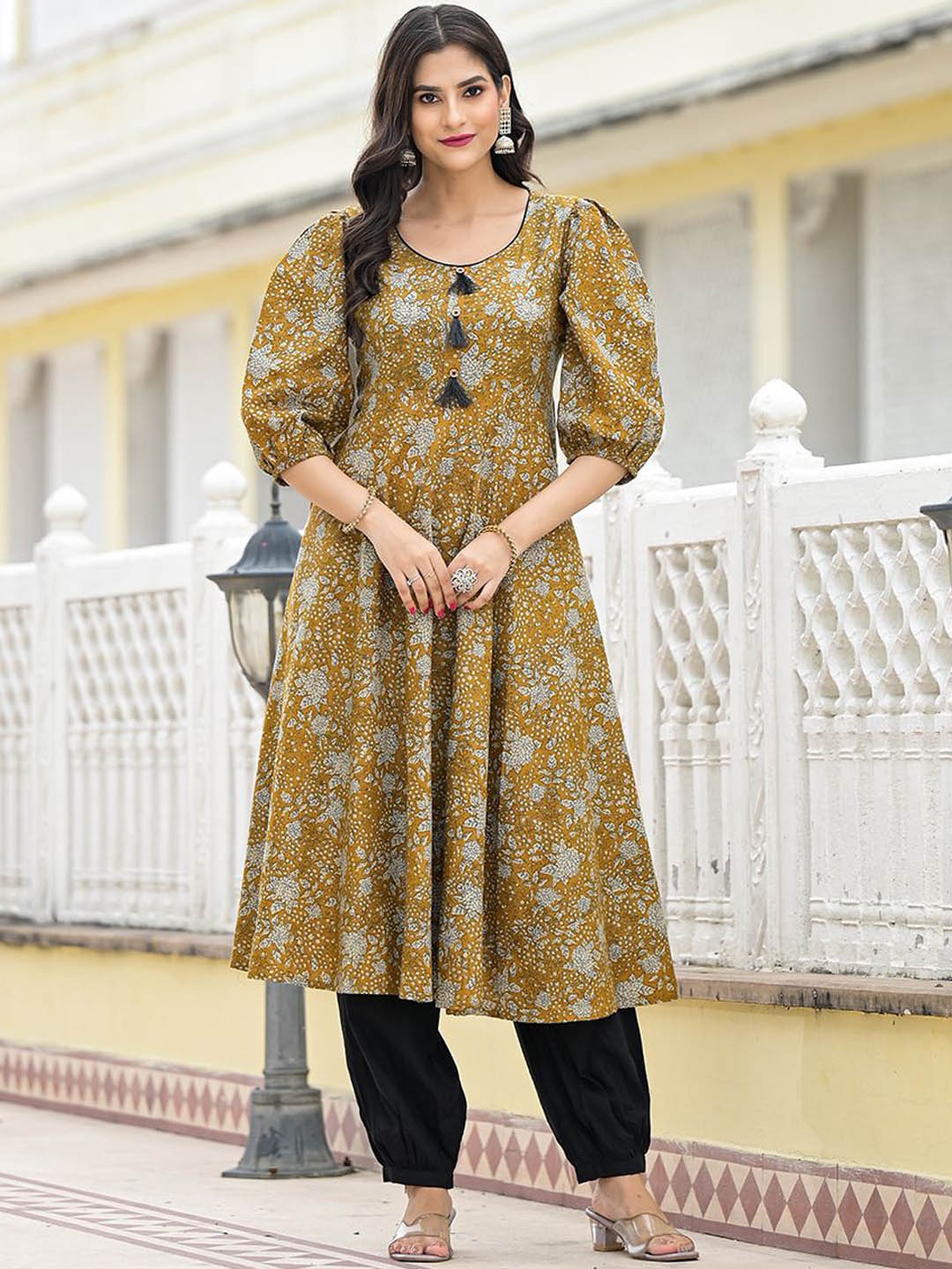 

AKS Women Floral Printed Phulkari Floral Anarkali Kurta, Mustard