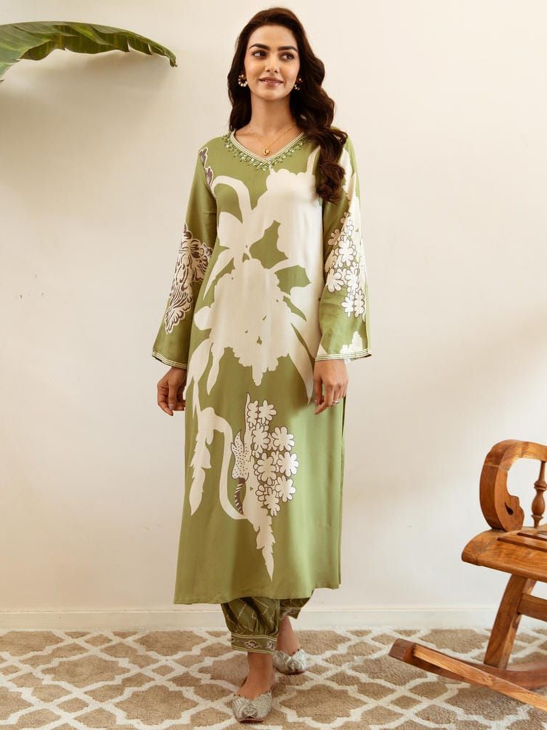 

Kaftanize Floral Printed Beads and Stones Kurta with Trousers & With Dupatta, Green