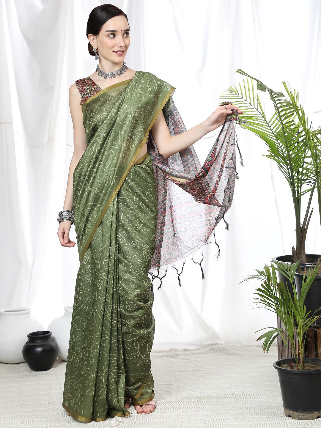 

Kandora Bandhani Printed Zari Pure Cotton Heavy Work Saree, Green