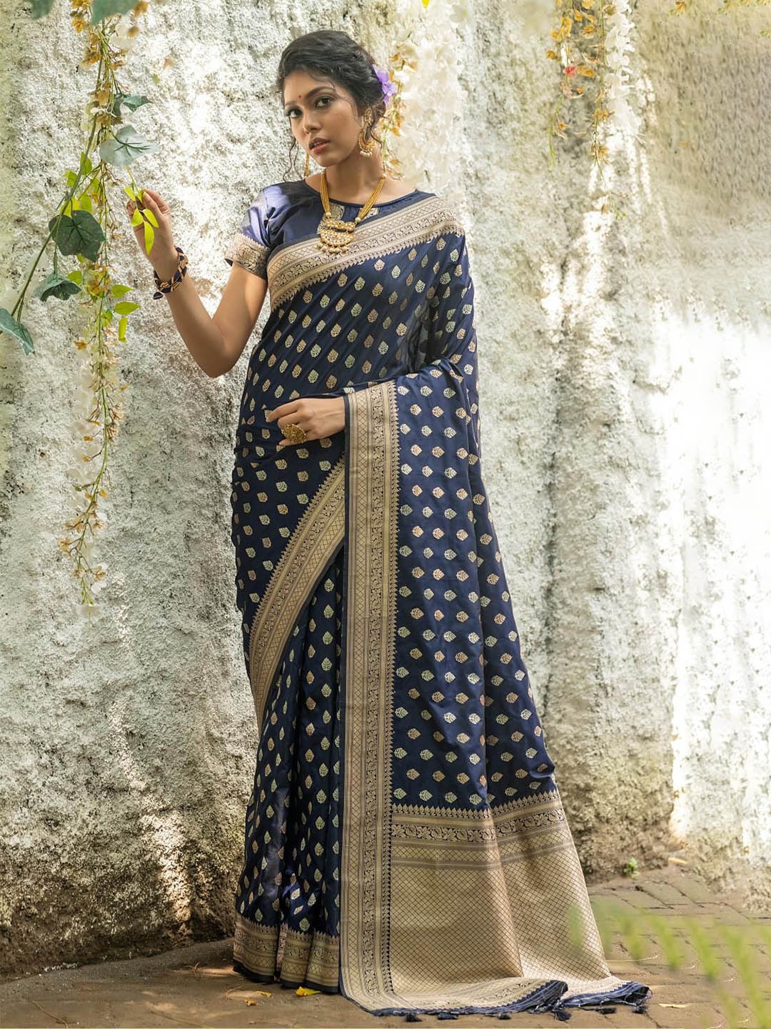 

Kandora Woven Design Zari Pure Silk Banarasi Saree, Blue