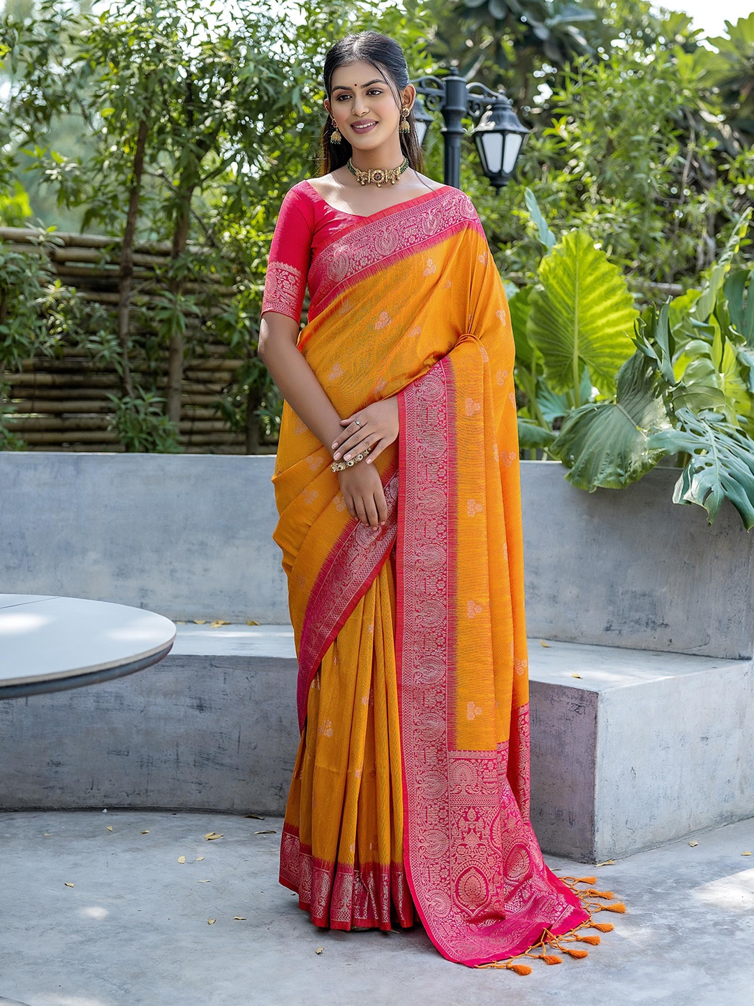 

Kandora Woven Design Zari Pure Silk Banarasi Saree, Yellow