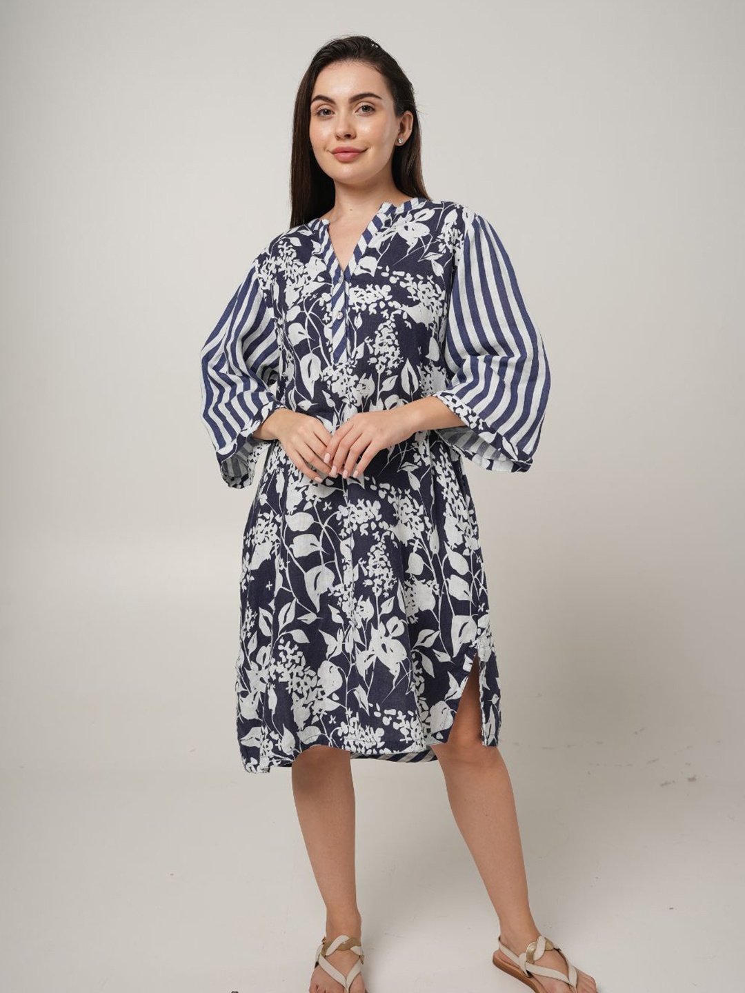 

Fabulous Printed A-Line Bell Sleeve Dress, Navy blue