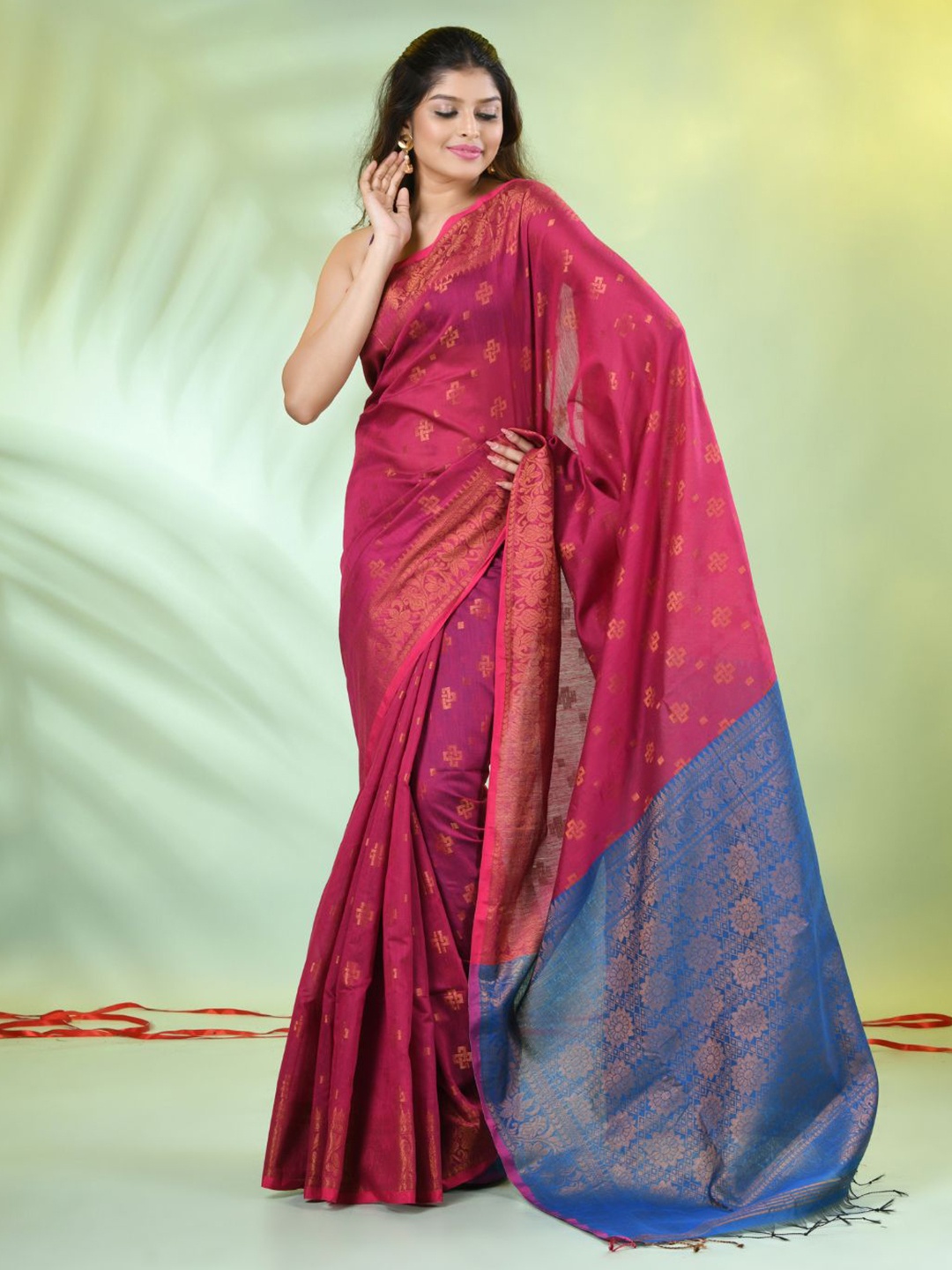 

Charukriti Ethnic Motifs Woven Design Zari Saree, Pink