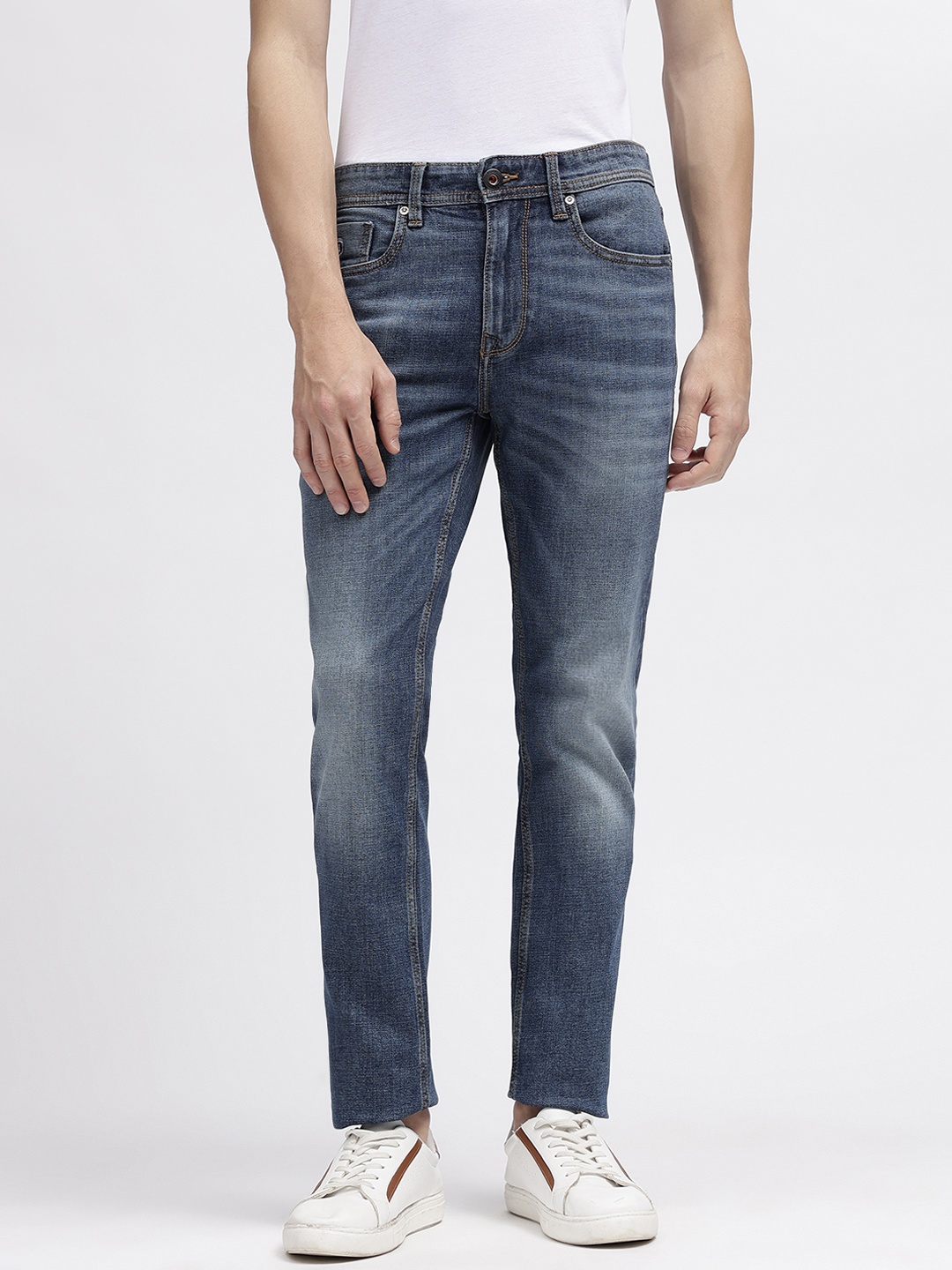 

Iconic Men Tapered Fit Low Distress Heavy Fade Jeans, Blue