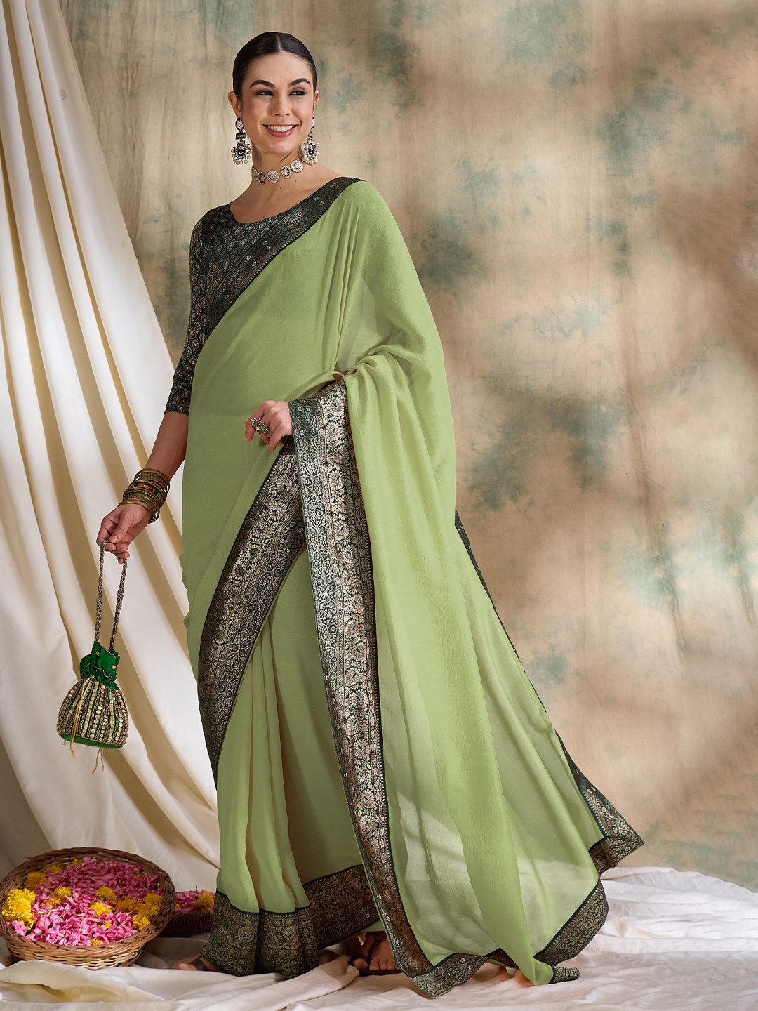 

Sangria Woven Design Kanjeevaram Saree With Blouse Piece, Green