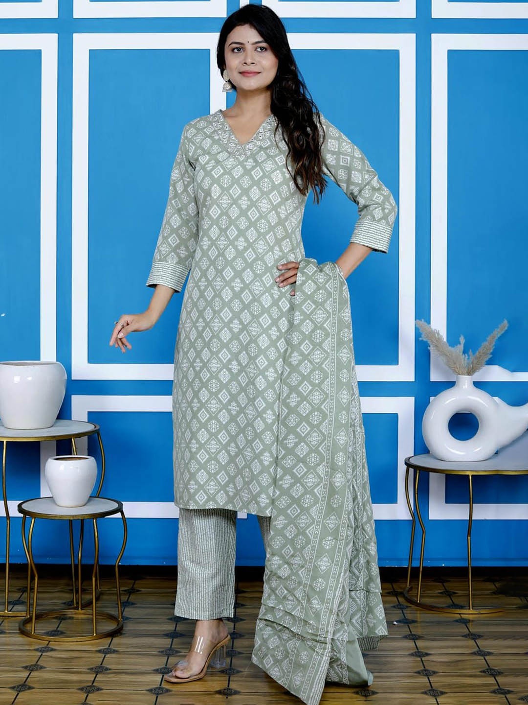 

Kaftanize Women Ethnic Motifs Printed Kurta with Trousers & With Dupatta, Green