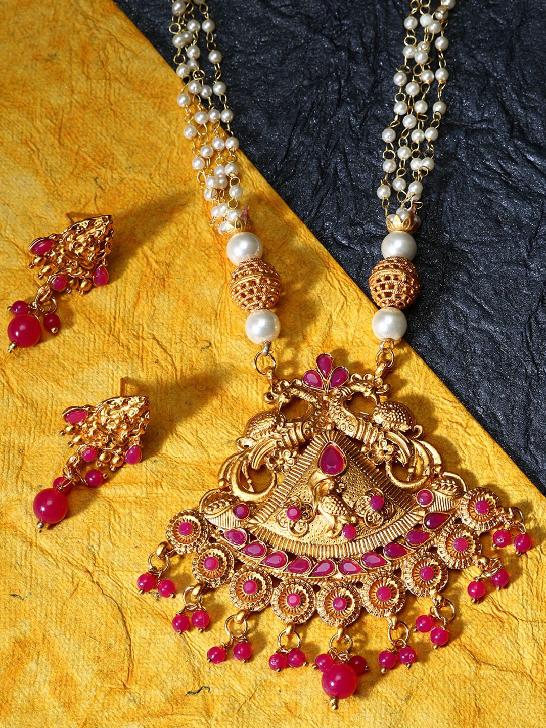 

ANIKAS CREATION Gold-Plated Stone-Studded & Beaded Jewellery Set