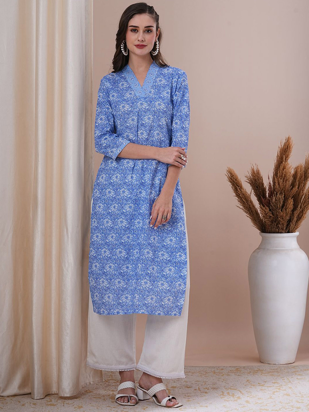 

FASHOR Women Floral Printed Sequinned Kurta, Blue