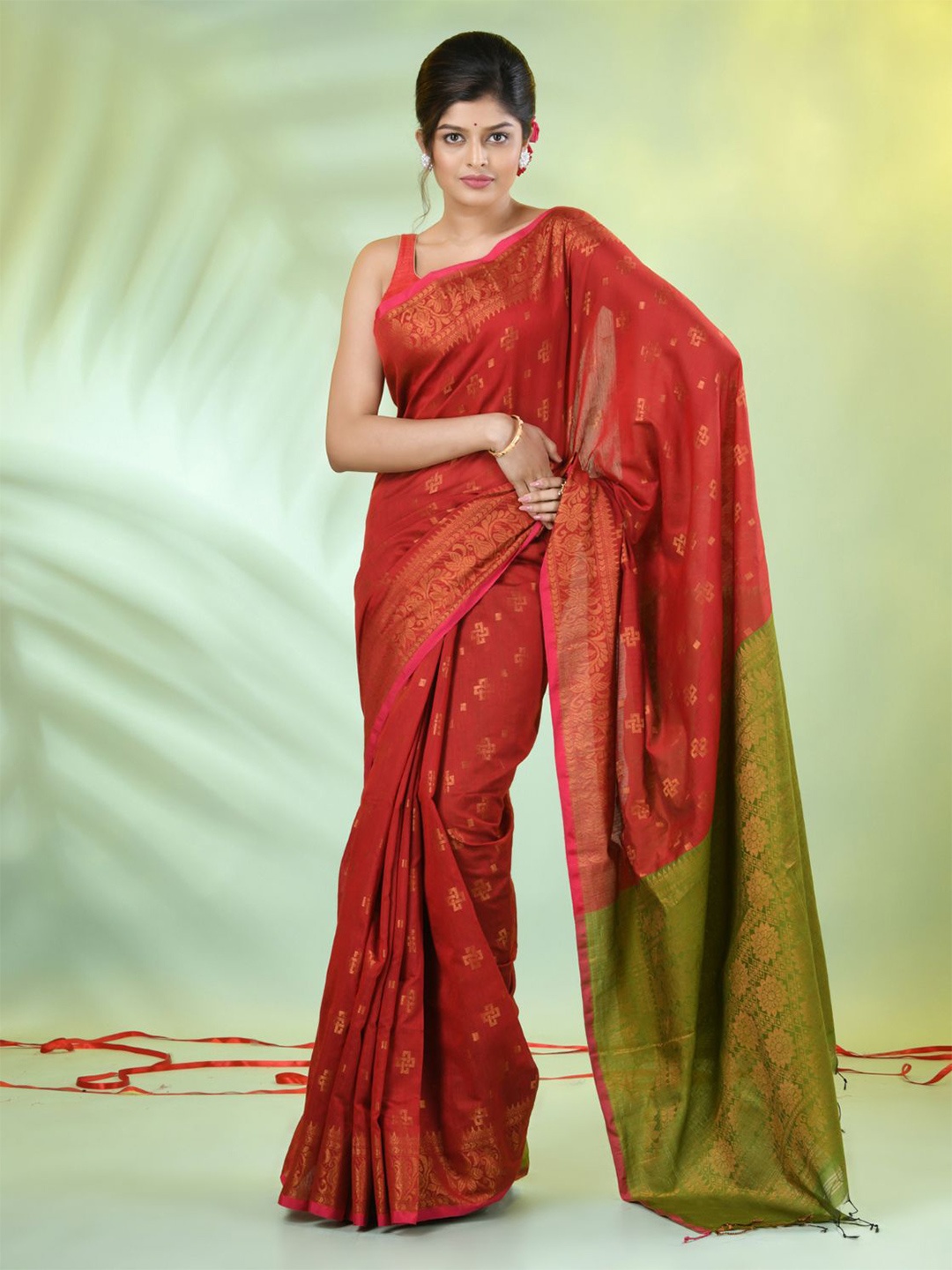 

Charukriti Ethnic Motifs Woven Design Zari Saree, Red