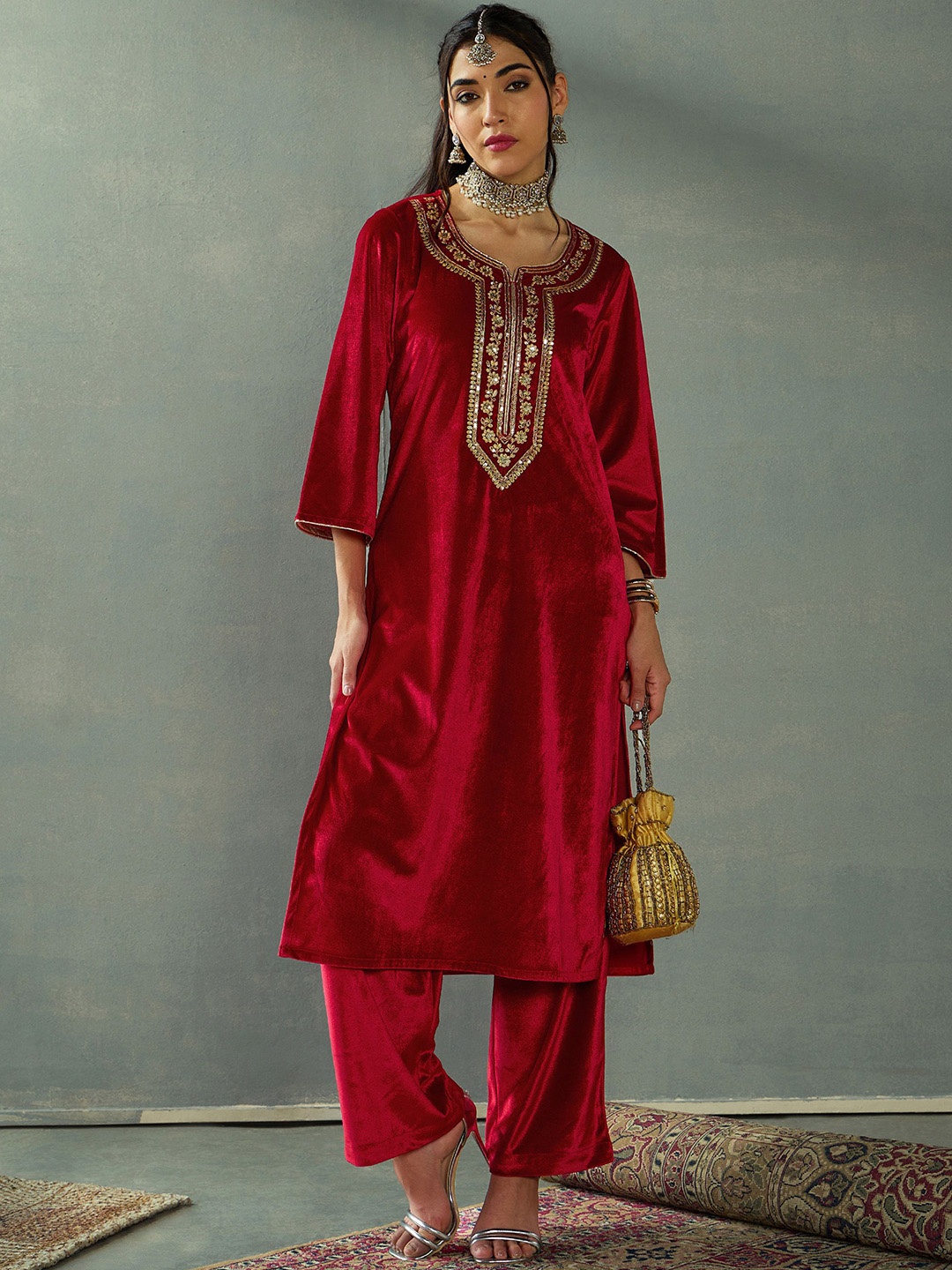 

Shae by SASSAFRAS Women Ethnic Motifs Embroidered Regular Velvet Kurta with Trousers, Red