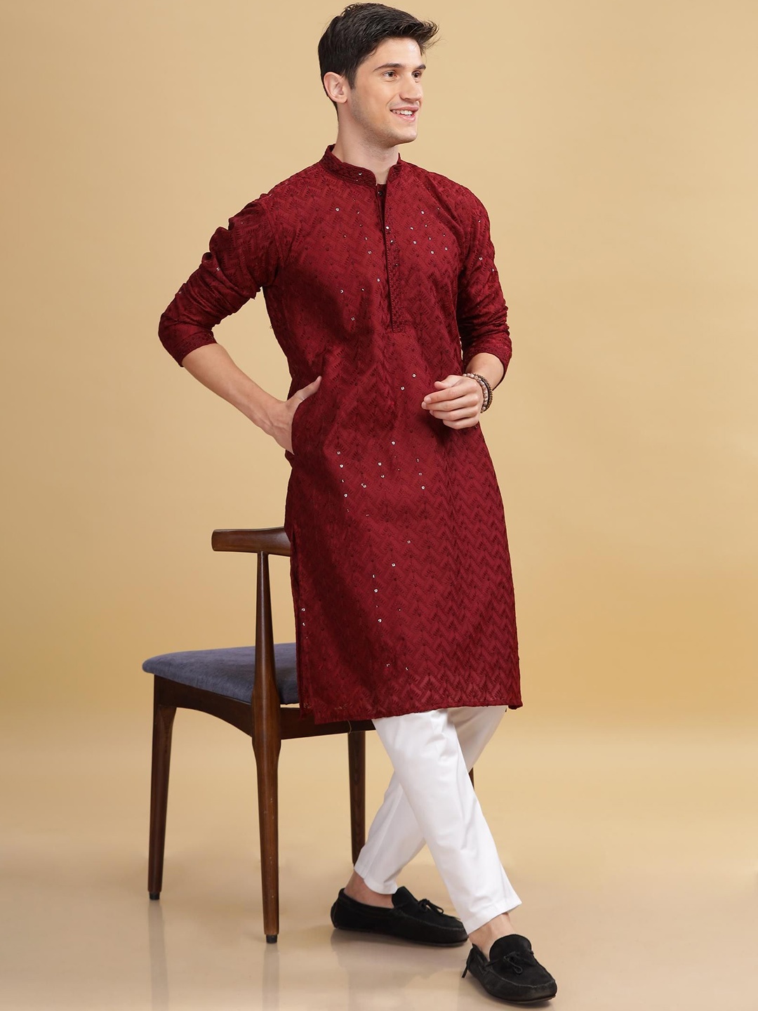 

Anouk Men Geometric Embroidered Extended Sleeves Mirror Work Kurta, Red