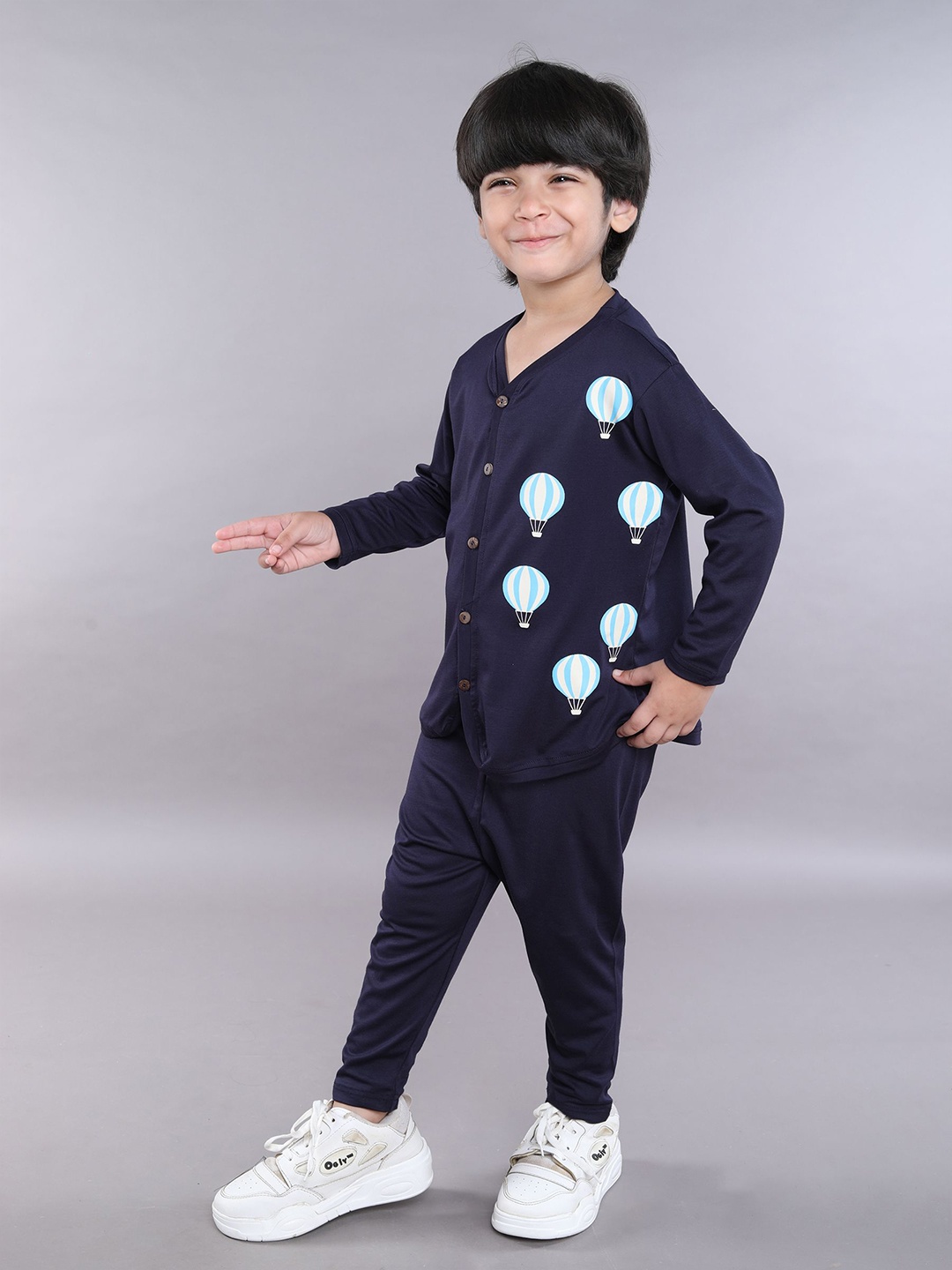 

BAATCHEET Boys Printed Shirt with Trousers, Blue