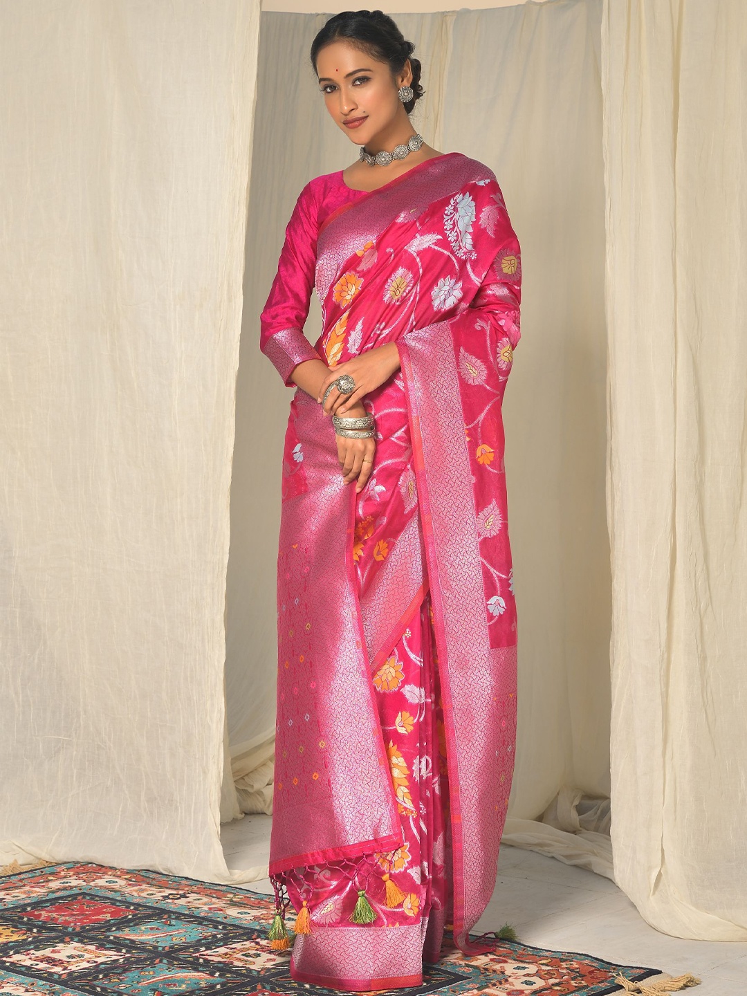 

Kandora Ethnic Motifs Woven Design Zari Organza Saree, Pink