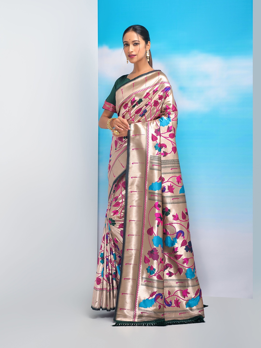 

Kandora Woven Design Zari Pure Silk Banarasi Saree, Green