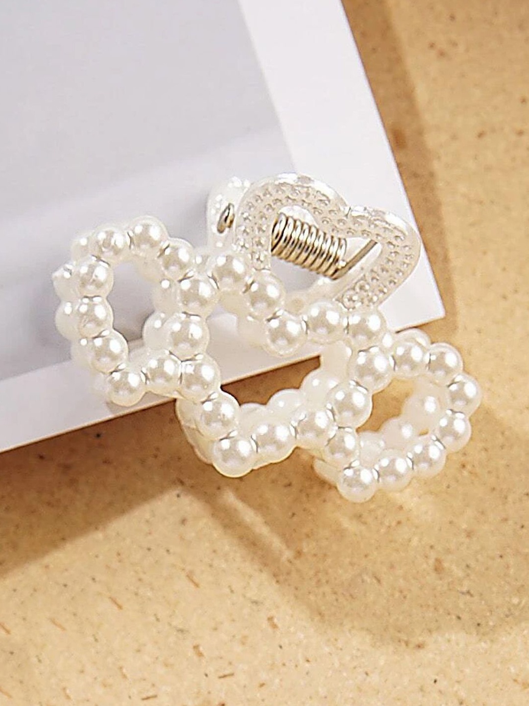 

fabula Women Pearls Heart Shape Embellished Hair Claw Clip, White