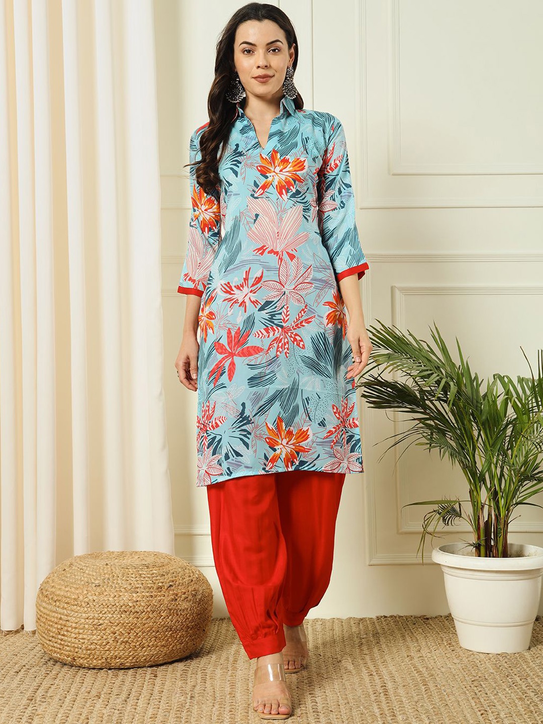 

Divyadham Textiles Women Floral Printed Regular Kurta with Patiala, Blue