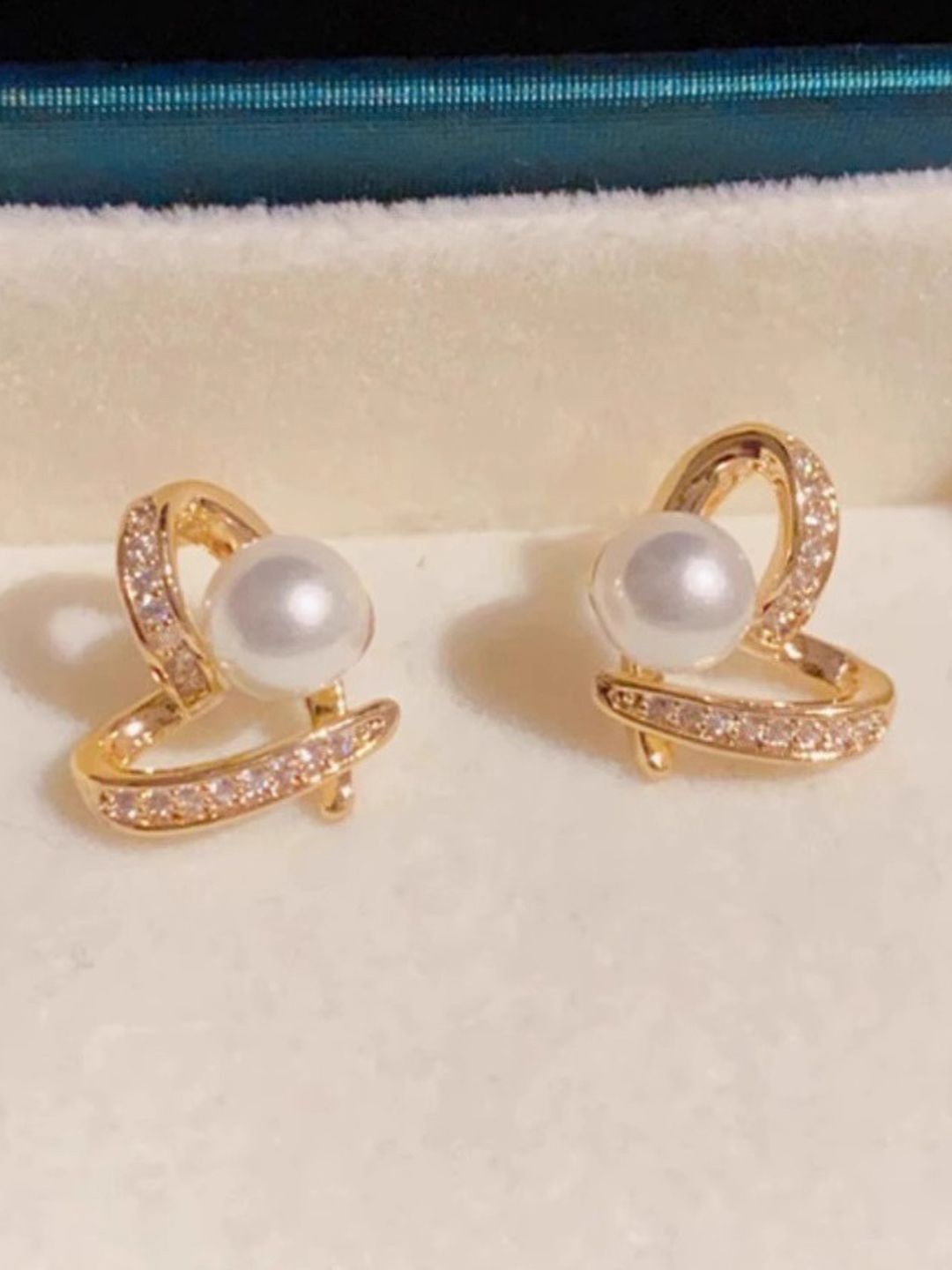 

KRENOZ Gold Plated Stainless Steel Cubic Zirconia & Pearls Heart Shaped Studs