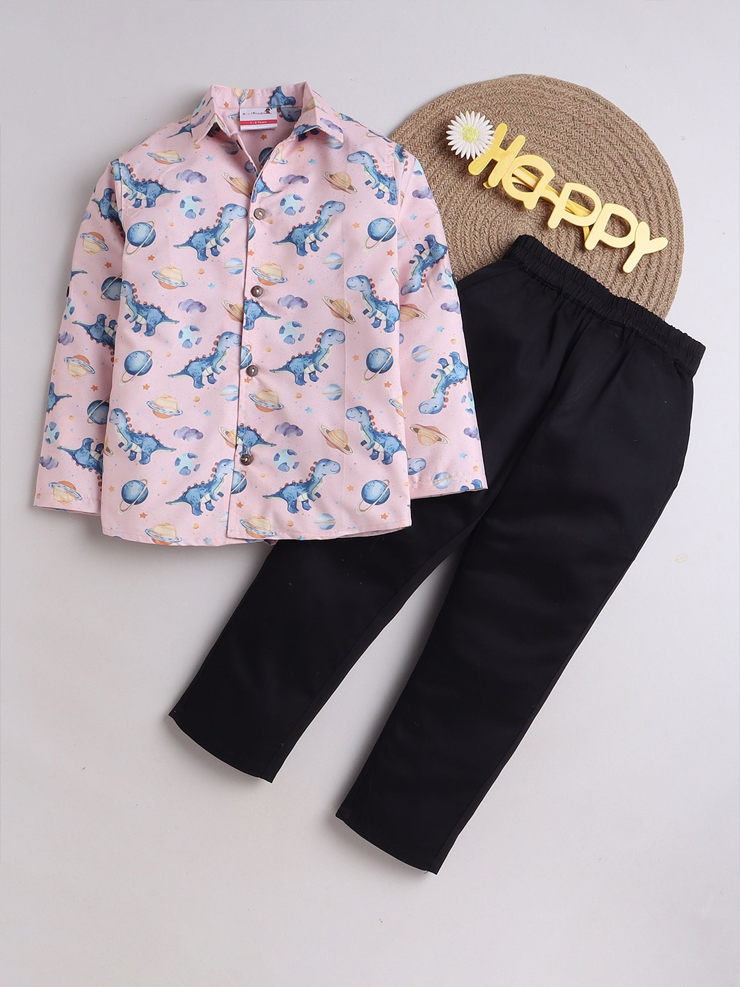 

BAATCHEET Boys Printed Top with Trousers, Pink