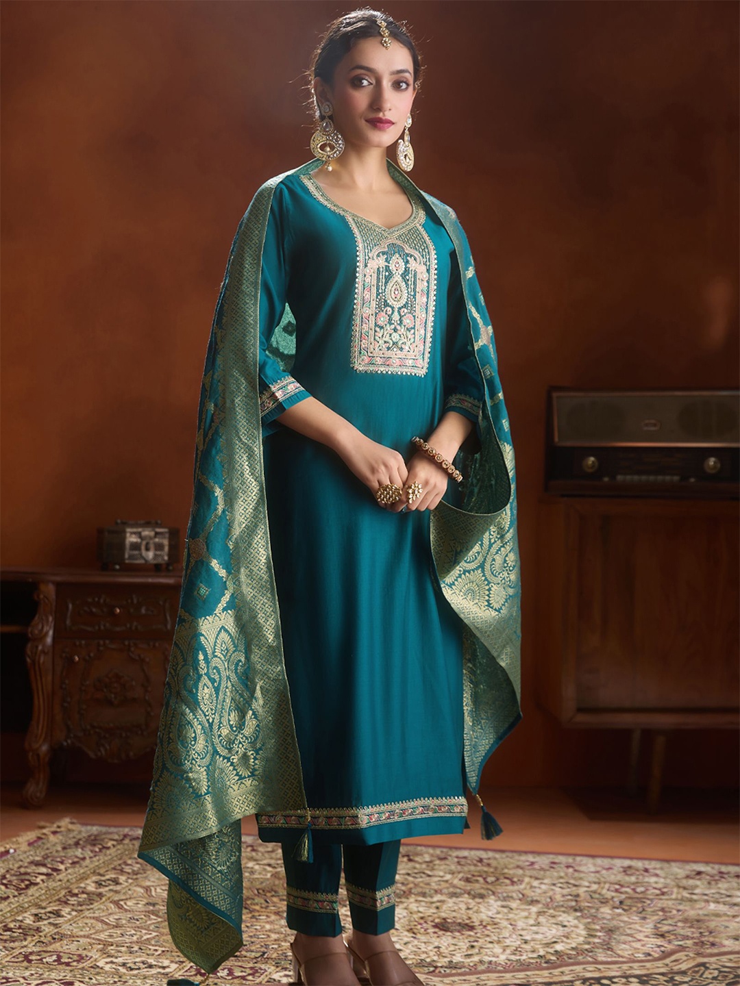 

WOMEN PLUS Ethnic Motifs Embroidered Sequinned Kurta With Trousers & Dupatta, Blue