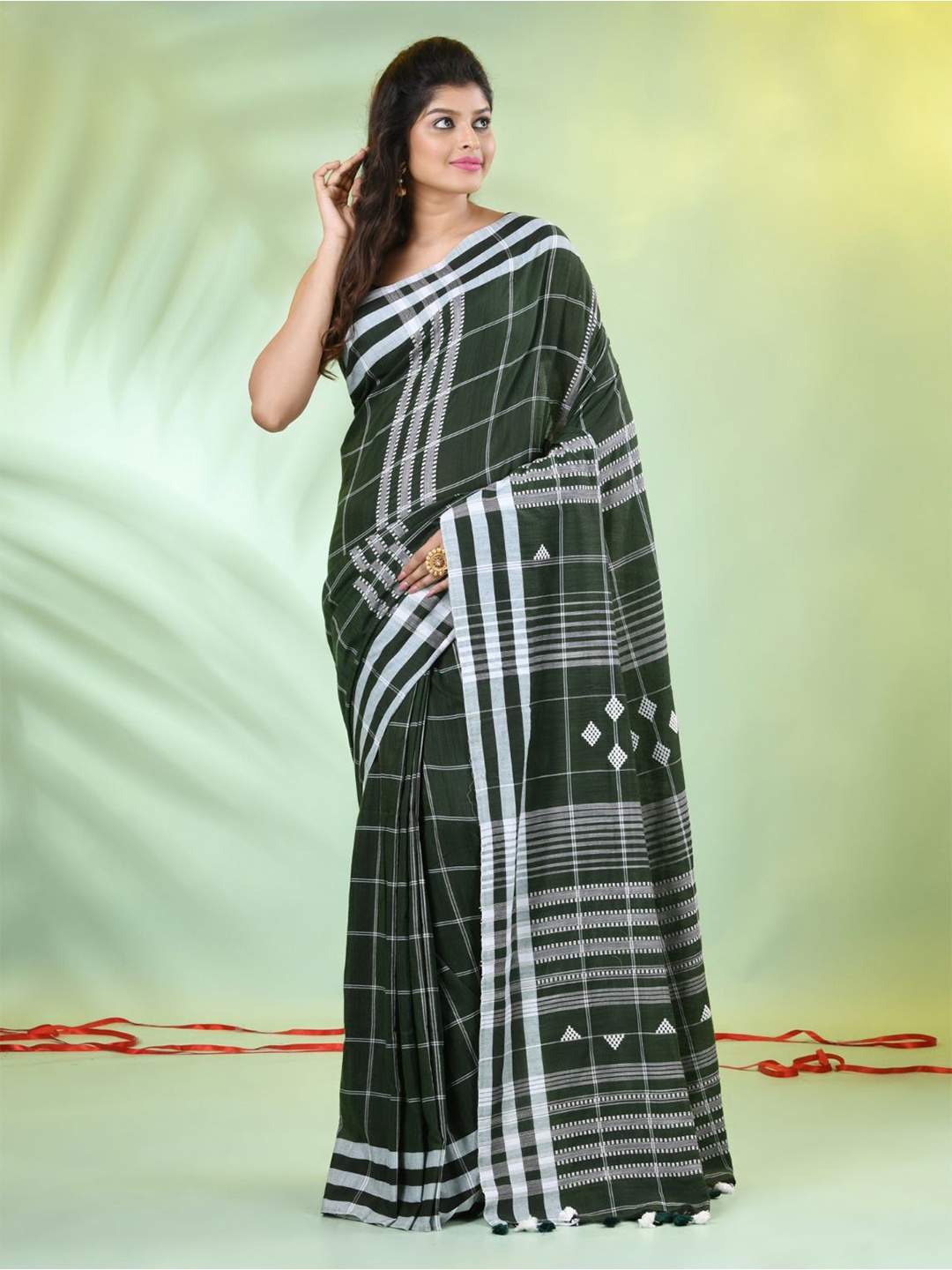 

Charukriti Checked Pure Cotton Saree, Green