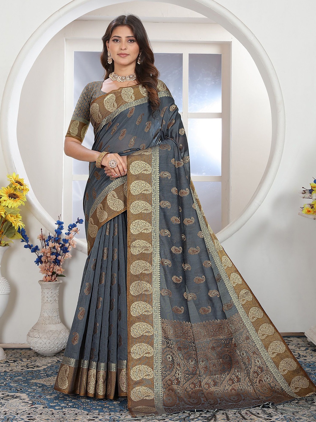 

MAHALASA Ethnic Motifs Woven Design Pure Cotton Saree, Grey