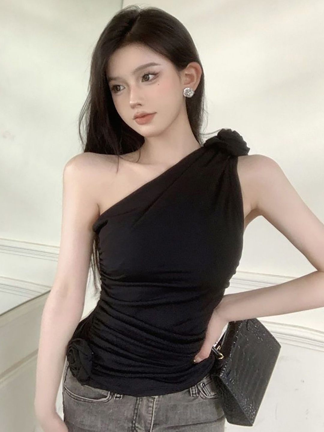 

StyleCast x Revolte Women Solid One Shoulder Top, Black