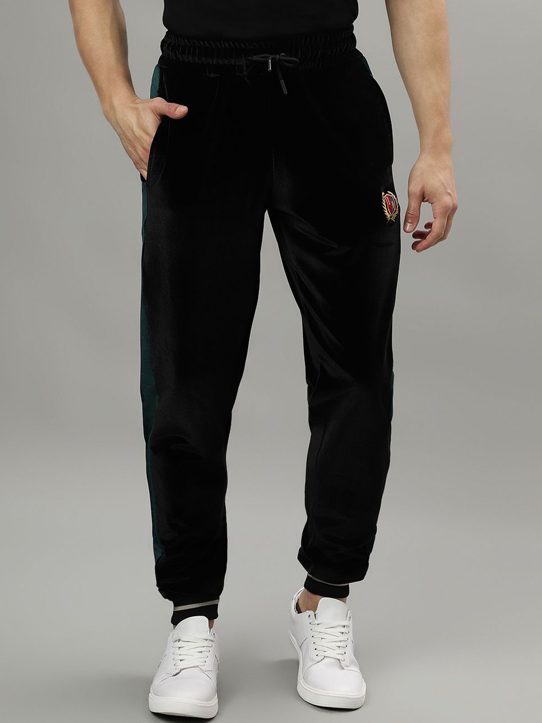 

Iconic Men Solid Regular Fit Joggers, Black