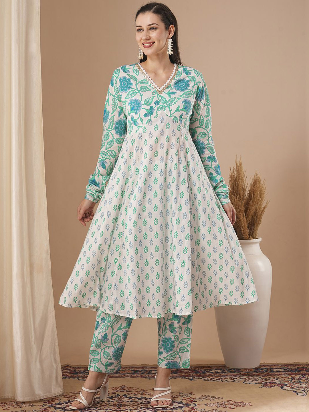 

FASHOR Women Floral Printed Panelled Sequinned Pure Cotton Kurta with Trouser, White