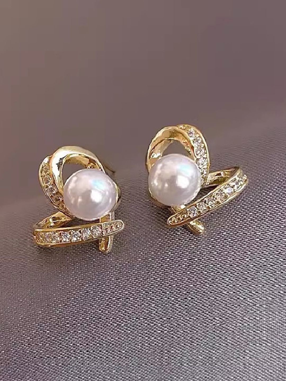 

VAGHBHATT Heart Shaped Studs Earrings, Gold