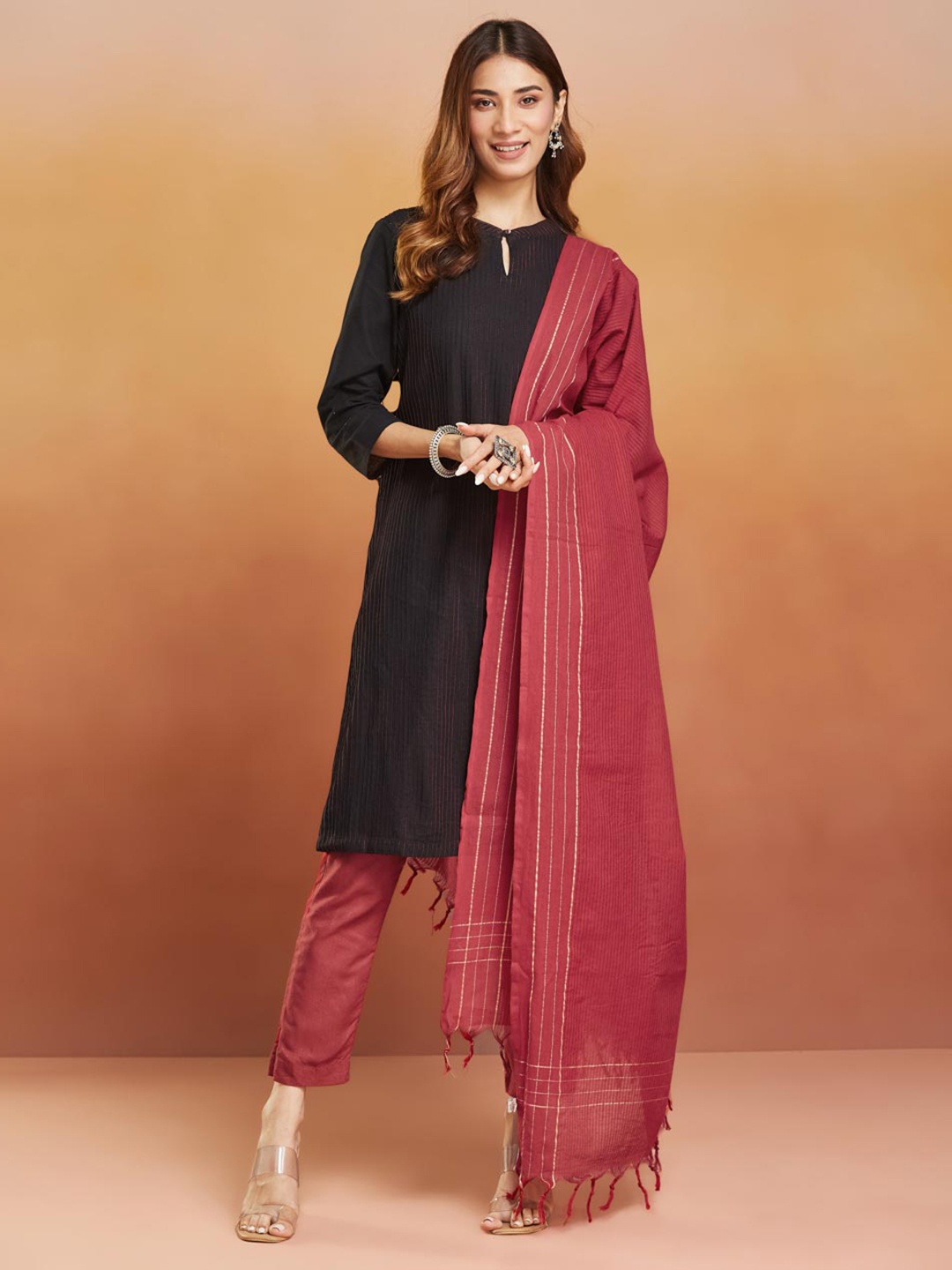 

Fabindia Women Thread Work Kurta, Black